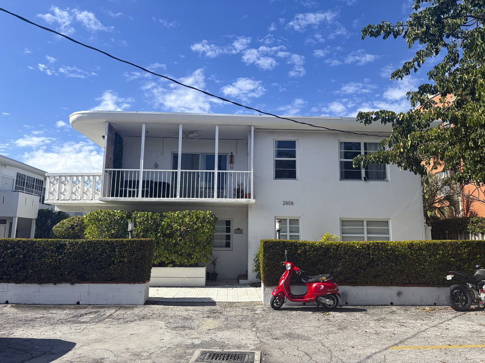 Pinetree Manor  photo 2